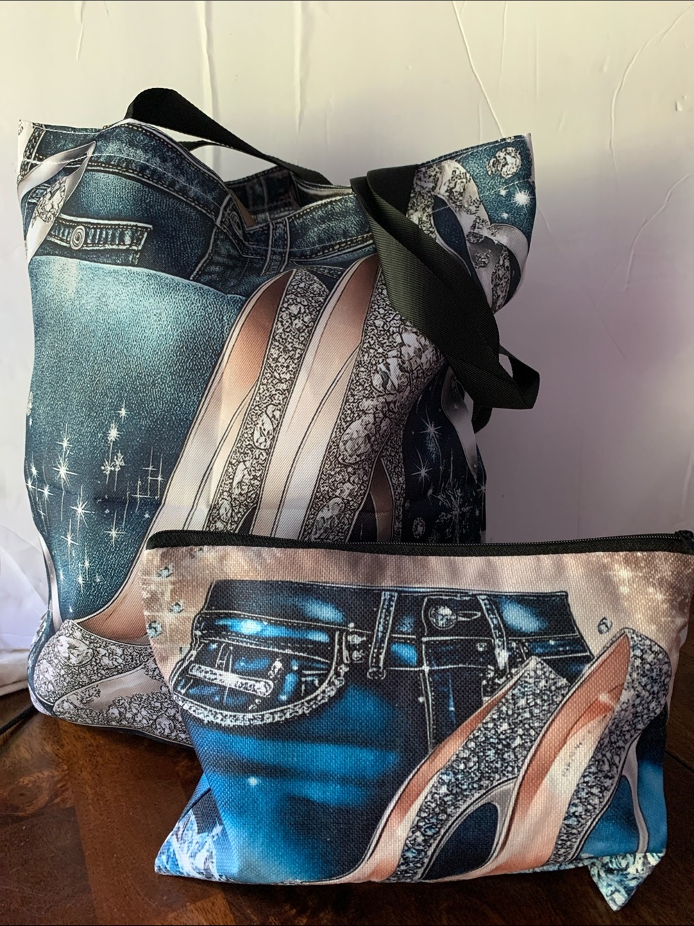 Flat printed tote with matching cosmetic case